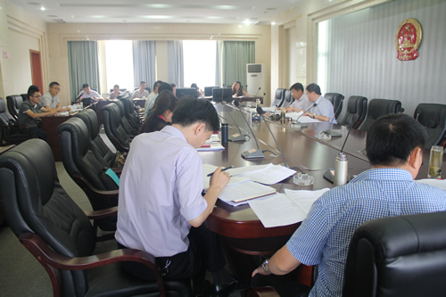 政府領(lǐng)導、企業(yè)代表參加了崇禮新城投資合作協(xié)議討論會(huì )(圖2)